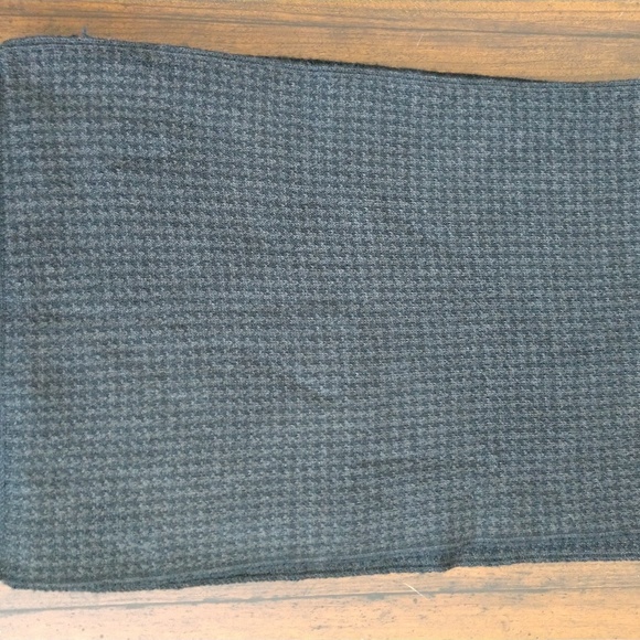 Wool Charcoal Gray Houndstooth-Pattern Scarf - Picture 2 of 2